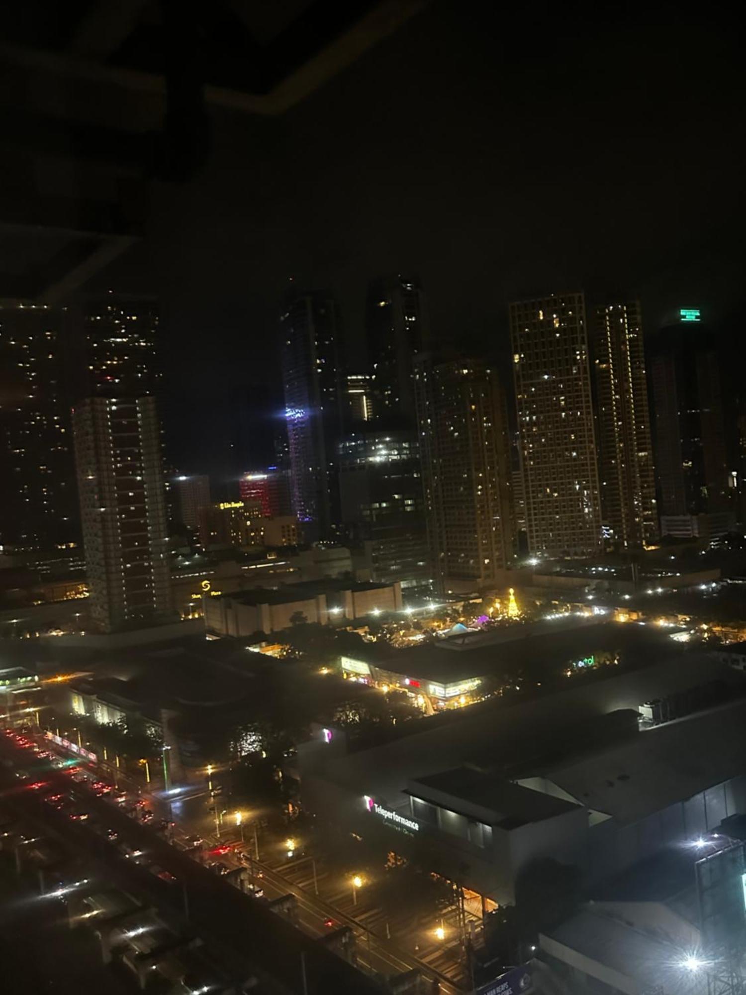 Urban Deca Staycation 曼达卢永 外观 照片